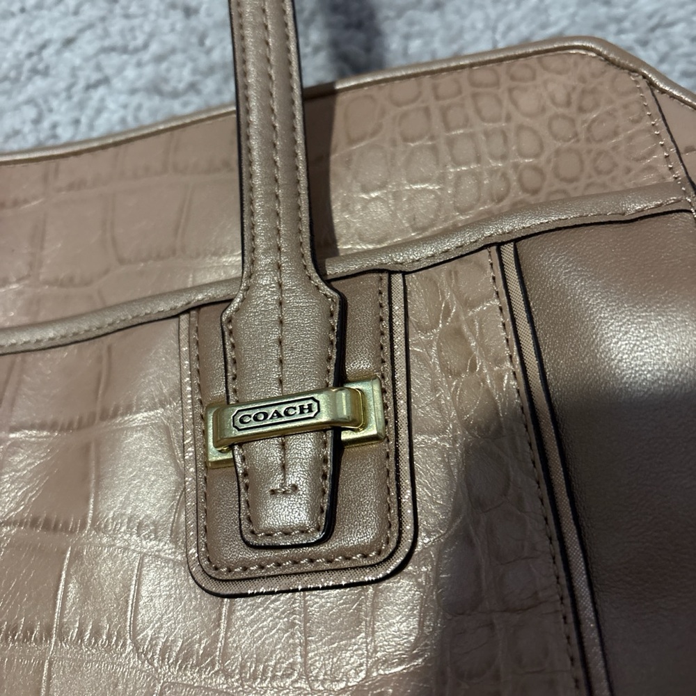 2000s Coach Tan Crocodile-Embossed Shoulder Bag - Picture 3 of 5